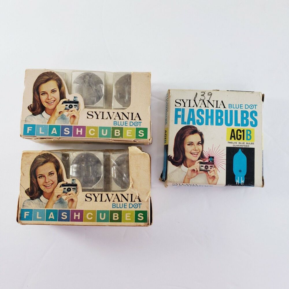 2 Sylvania Blue Dot Flash Cubes & Bulbs Vtg Camera Accessory Photography Parts